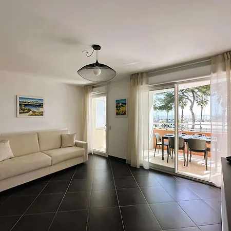 Le Palm, Climatise Pour 4 Personnes Avec Vue Et Piscine Sur Le Port D'hyeres Apartment *