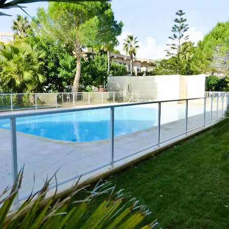 Le Palm, Climatise Pour 4 Personnes Avec Vue Et Piscine Sur Le Port D'hyeres * Hyeres