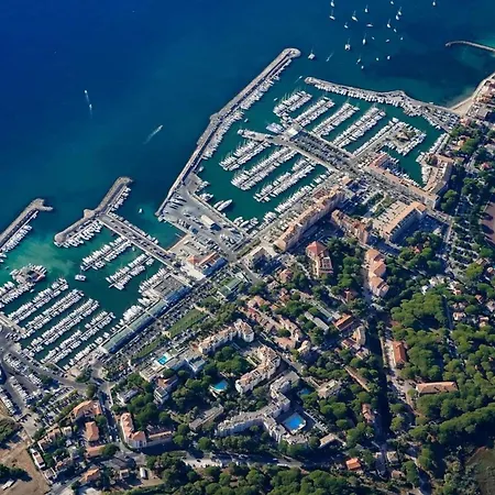 Le Palm, Climatise Pour 4 Personnes Avec Vue Et Piscine Sur Le Port D'hyeres Apartment Hyeres
